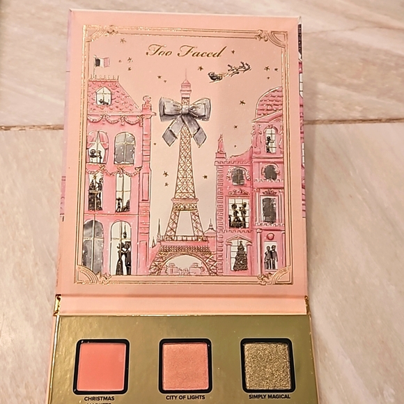 Too Faced Christmas in the City Make Up Collection...NEVER USED - Picture 9 of 10